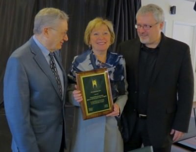 De gauche à droite: Michel Virard, président de l'AHQ, Hélène Bolduc, présidente de l'AQDMD et Edouard Boily, président de la FHQ. Photo: Enrico Gambardella